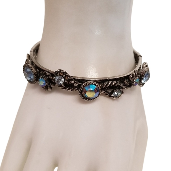 VINTAGE SILVERTONE HINGE BRACELET WITH ROPE DESIGN & BLUE & GOLD AB CRYSTAL - Picture 2 of 8